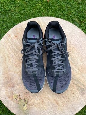 On Running Women's Black and Gray Lightweight Running Sneakers